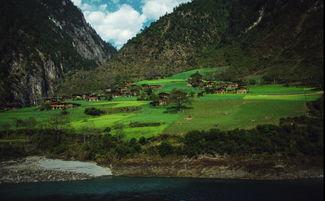 云南努江吃瓜,瓜果飘香，品味田园生活